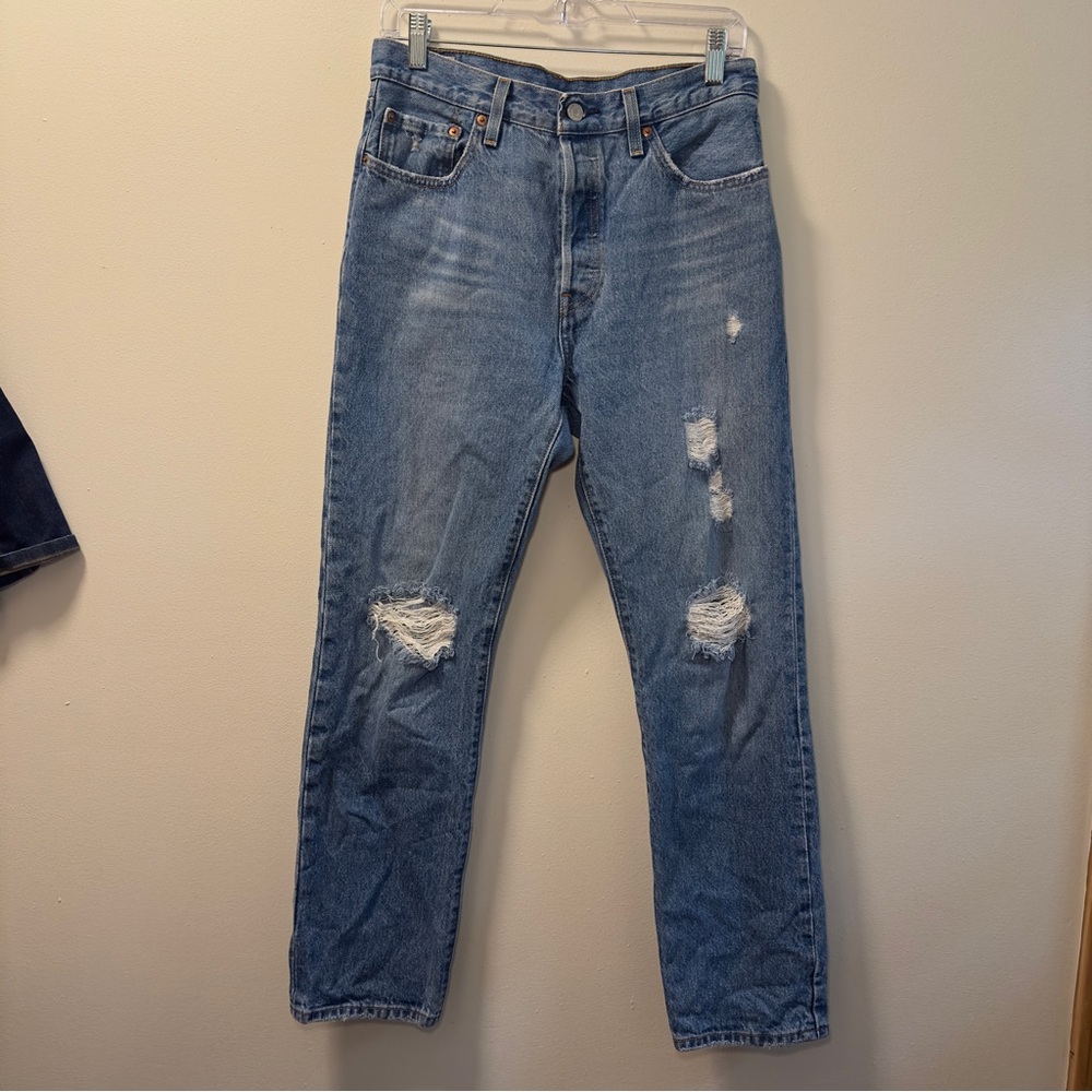 LEVI’S Women’s Light Wash Distressed Button Fly 501 Straight Leg Jean Sz 29 x 30